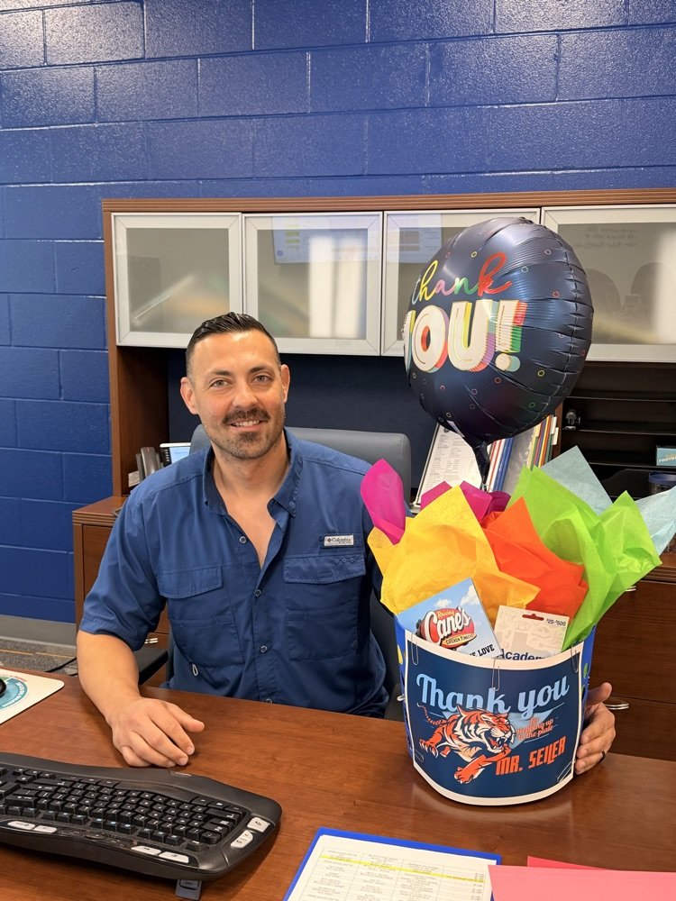 MaryCarrollHigh's tweet photo. 🐅💙 Happy Principal Appreciation Day to our Interim Mr. Seiler! 💙🐅
Came in “temporary”… stayed legendary. 😎
From day one, he stepped up, and stood on business!
Thank you for holding it down for Tiger Nation! 🧡🔥
#TPND #TigerStrong https://t.co/w9BTYtRjqp