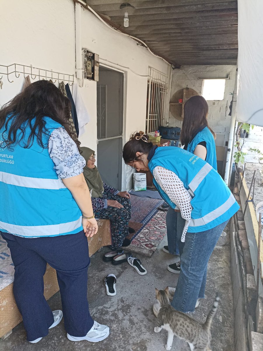 ManisaKYGM's tweet photo. ✏️ Hüma Hatun Yurdu
“Komşum Projesi” kapsamında hazırladığımız sıcak yemekleri komşularımızla buluşturmaya devam ediyoruz. Paylaşmanın mutluluğunu büyütüyor, dayanışma ruhunu hep birlikte yaşatıyoruz. https://t.co/edTjcVZ7He