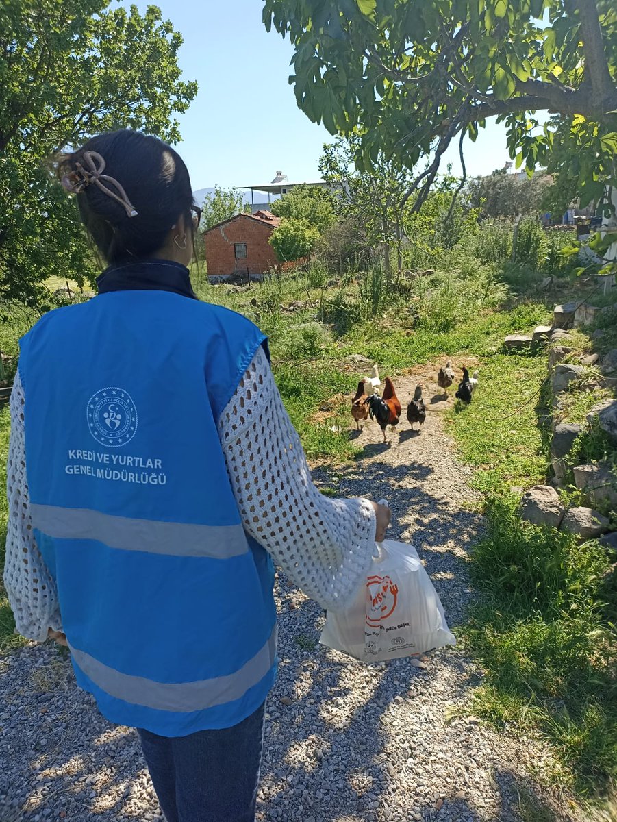 ManisaKYGM's tweet photo. ✏️ Hüma Hatun Yurdu
“Komşum Projesi” kapsamında hazırladığımız sıcak yemekleri komşularımızla buluşturmaya devam ediyoruz. Paylaşmanın mutluluğunu büyütüyor, dayanışma ruhunu hep birlikte yaşatıyoruz. https://t.co/edTjcVZ7He