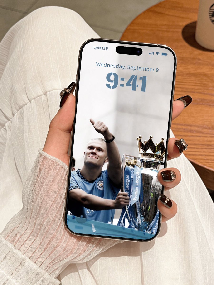 lynxchizzy's tweet image. Let's see your wallpaper here's mine 
#premierleague #Haaland #City
