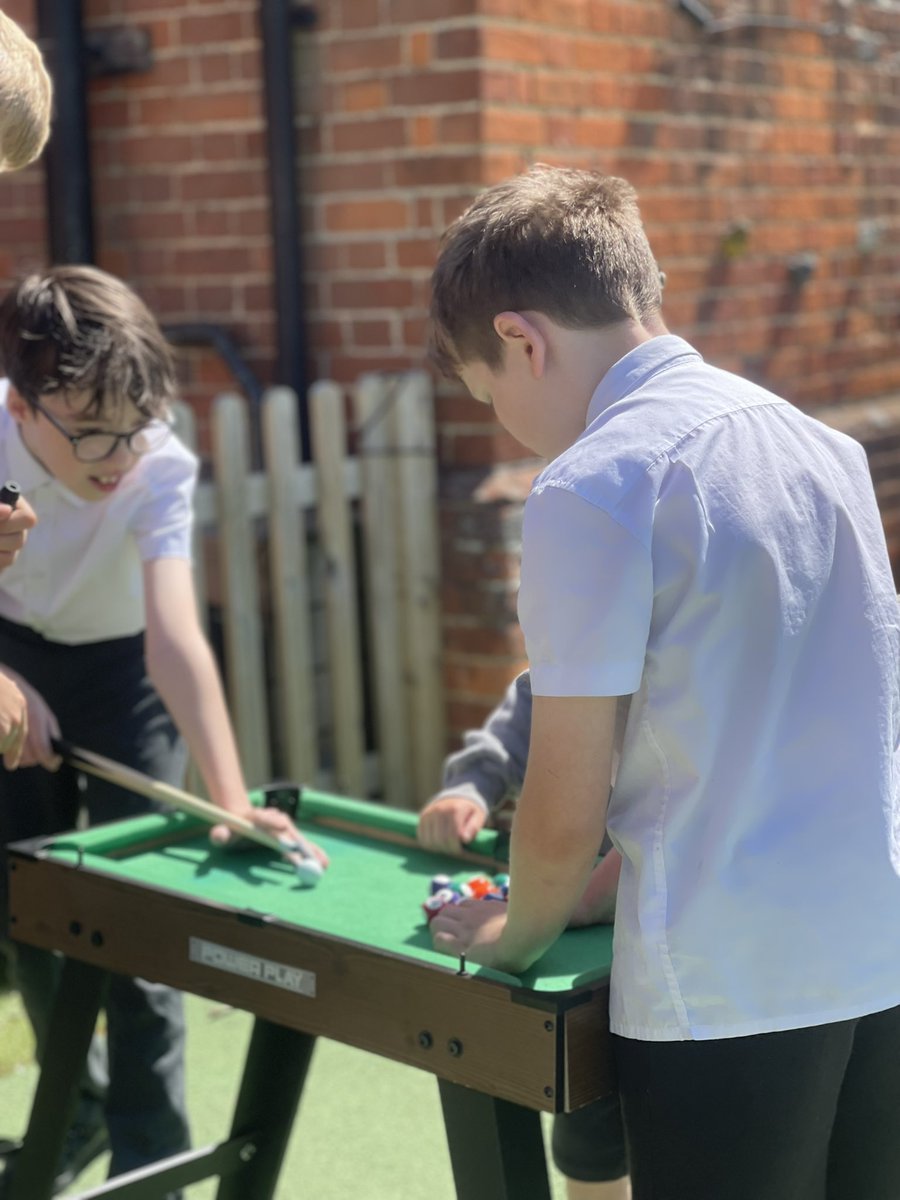 FinchingfieldSt's tweet photo. Lunchtime fun at school today was full of energy, laughter and friendship! The children made the most of their break, enjoying parachute games, time at the pool table, and creative play with kinetic sand.

What a fantastic way to recharge and enjoy time with friends! https://t.co/tCqxPjNDfF