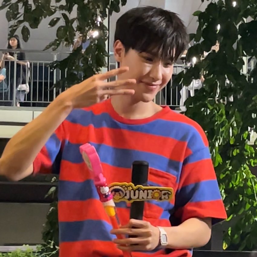 น🍎 爱 ’s protector tweet media