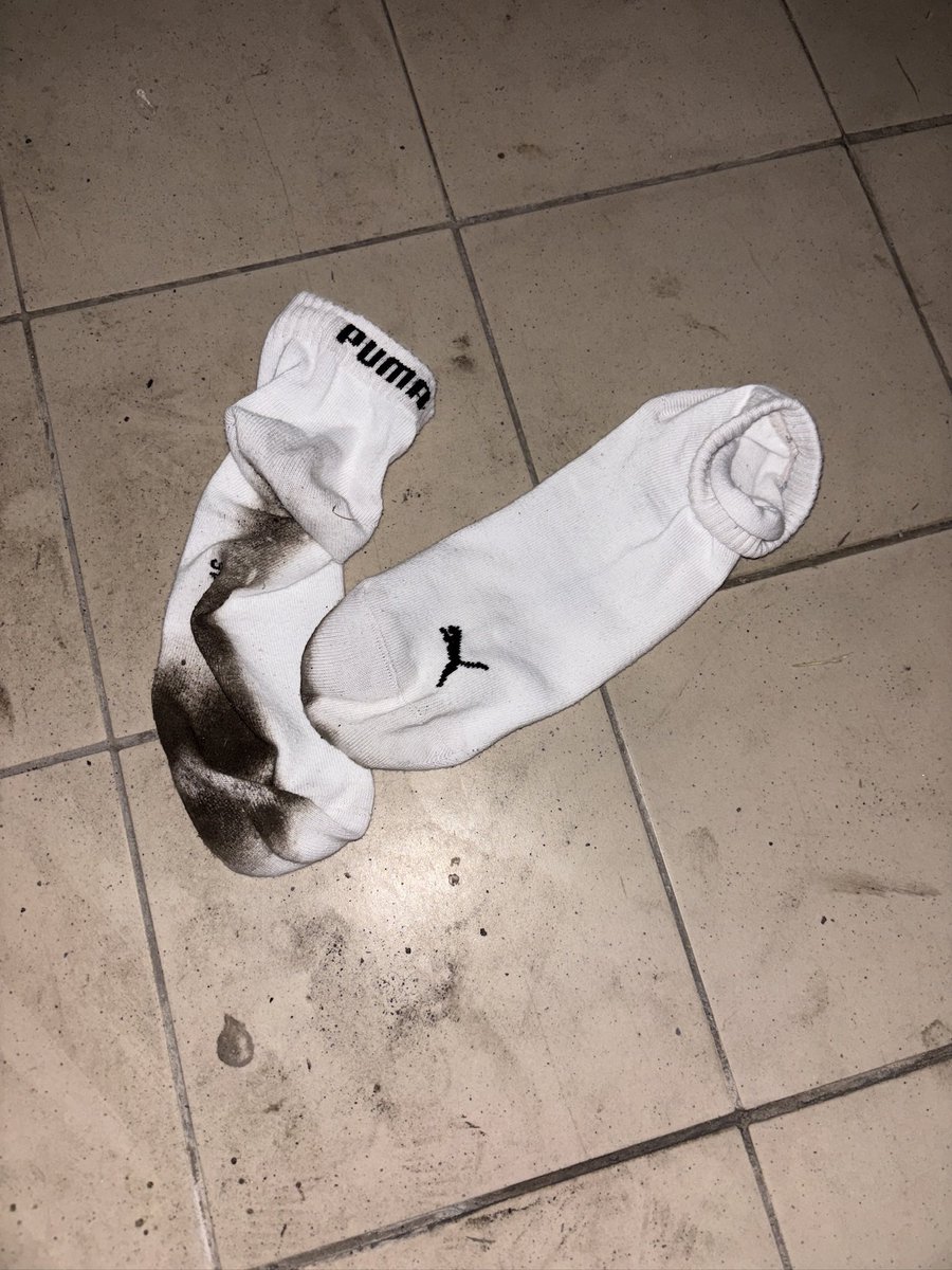 dtslvr's tweet photo. 國外最常被拿來踩髒的Puma白襪🤤
#髒襪子 #白襪 #髒白襪 #pumasocks #dirtysocks https://t.co/zvsB38VzPl