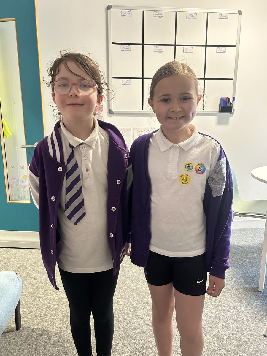 AitkenbarPS's tweet image. These pupils have shown #kindness today! Our P3 pupil was looking out for her friend in the playground 🌟 and this P5 pupil gifted Mrs M a compliment board 💜 #CoolToBeKind