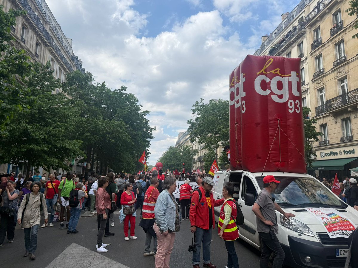stephane1peu's tweet photo. Très belle manifestation combative et unitaire du 1er mai. https://t.co/UrMnJIZZEw