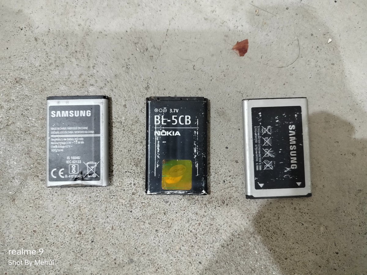 Mehulsg2210's tweet photo. Found these while cleaning the room. Only the nokia battery didn't bulge. Both the samsung batteries got bulged. I think samsung is still having this battery bulge issue(some users were posting about it). Still, I miss Nokia, friends........
#nokia
#mrmarvel https://t.co/z22AemxeLF