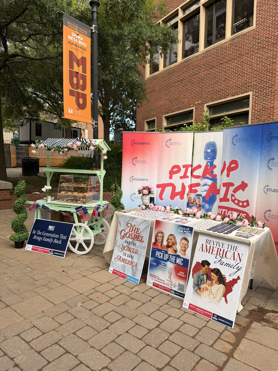 etnconservative's tweet image. HUGE turnout at yesterday’s @utktpusa activism event—nearly 100 students RSVP’d for NEXT TUESDAY’S speaker event with @MarshaBlackburn, @Riley_Gaines_, and @JoshThifault‼️

Momentum is building at UT Knoxville! 🇺🇸
#GoVols! 🍊

@TPUSA | @tpusastudents