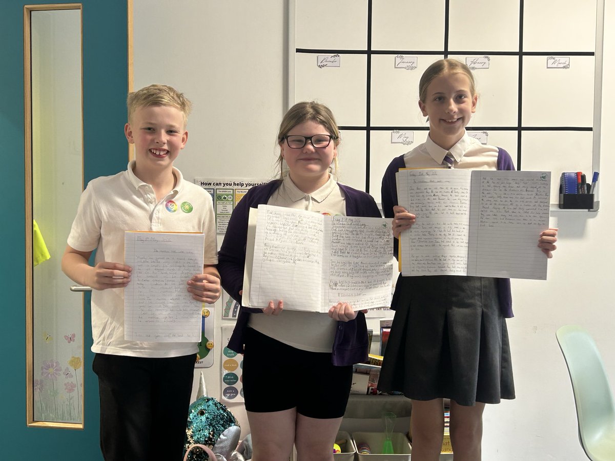 AitkenbarPS's tweet image. Lots of star writers to celebrate today! 🥳 First a P3 boy writing in full sentences  when answering his reading questions 👏 then several P6 pupils with creative stories about time travel and modern technology gone wrong 🤩 #writing #targets 🎯