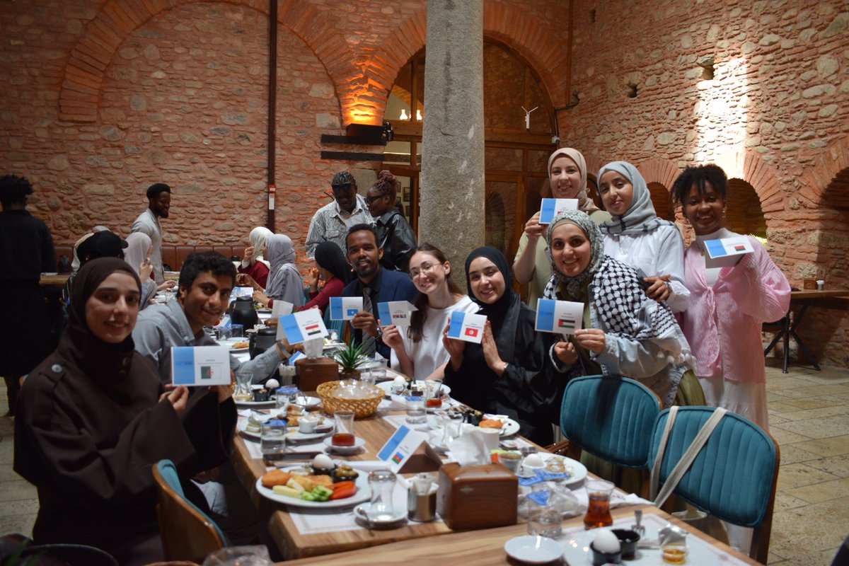 aydinuod's tweet photo. Ülke Temsilcileri Toplantısı ✨

Aydın Uluslararası Öğrenci Derneği olarak ülke temsilcilerimizle birlikte Zincirlihan’da gerçekleştirdiğimiz kahvaltı programında bir araya geldik. ✨ https://t.co/T4dD13w05r