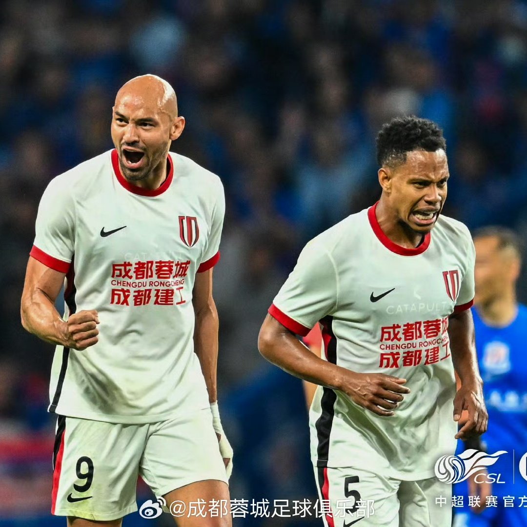 RCFCBRASIL's tweet photo. Fim De Jogo Shanghai Shenhua 2 X 3 Chengdu Rongcheng a equipe do chengdu vence jogando fora de casa de virada gols anotados por Felipe 2 vezes e Wellington Silva.

#chengdurongcheng #chengdurongchengfc #成都荣成 #成都蓉城足球俱乐部 #chinesesuperleague https://t.co/ldeHWnslxE
