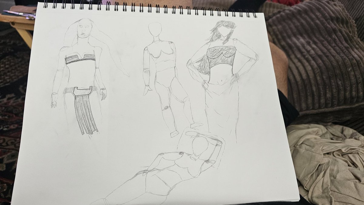 Flatsnappy's tweet image. A few body sketches from the other day. I still am not proficient... but I've improved

#draw #sketch #novice
