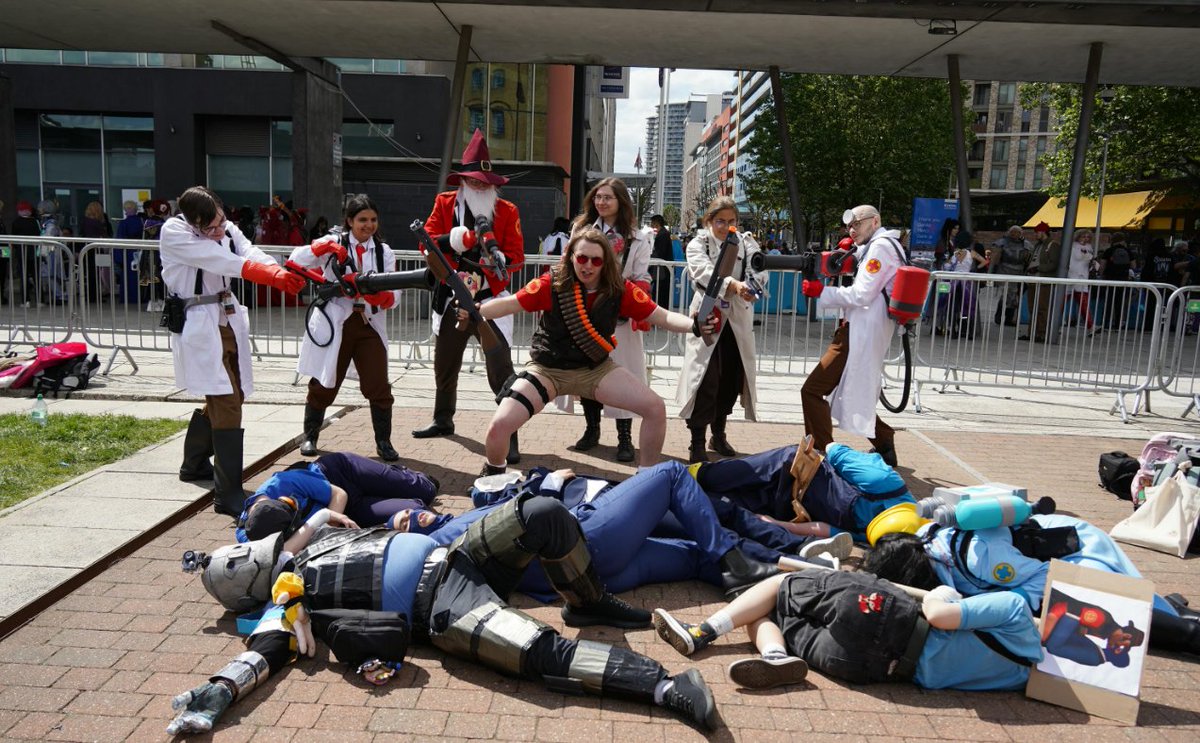 Valve Convention Cosplayers tweet media