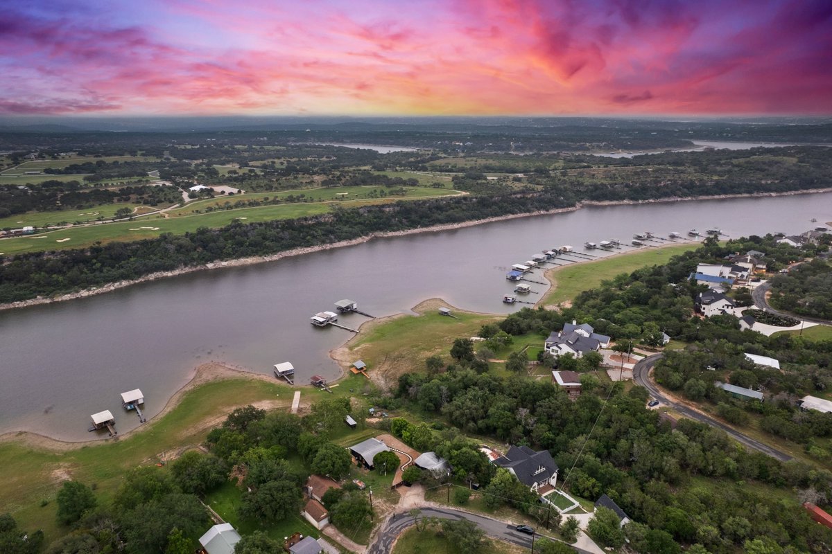 amberharthomes's tweet photo. $1,100,000 - https://t.co/1ee2NVjazH 1.5305 acres, 2 cabins, 1,518+/-sq.ft., 4 bed, 2 bath, 2 live, screen porch, party patio, boat ramp, boat dock w/jet ski pad, panoramic hill country views, successful income property. #amberharthomes #kellerwilliamsluxury #luxuryleagueatx https://t.co/PTEQFTKHhz