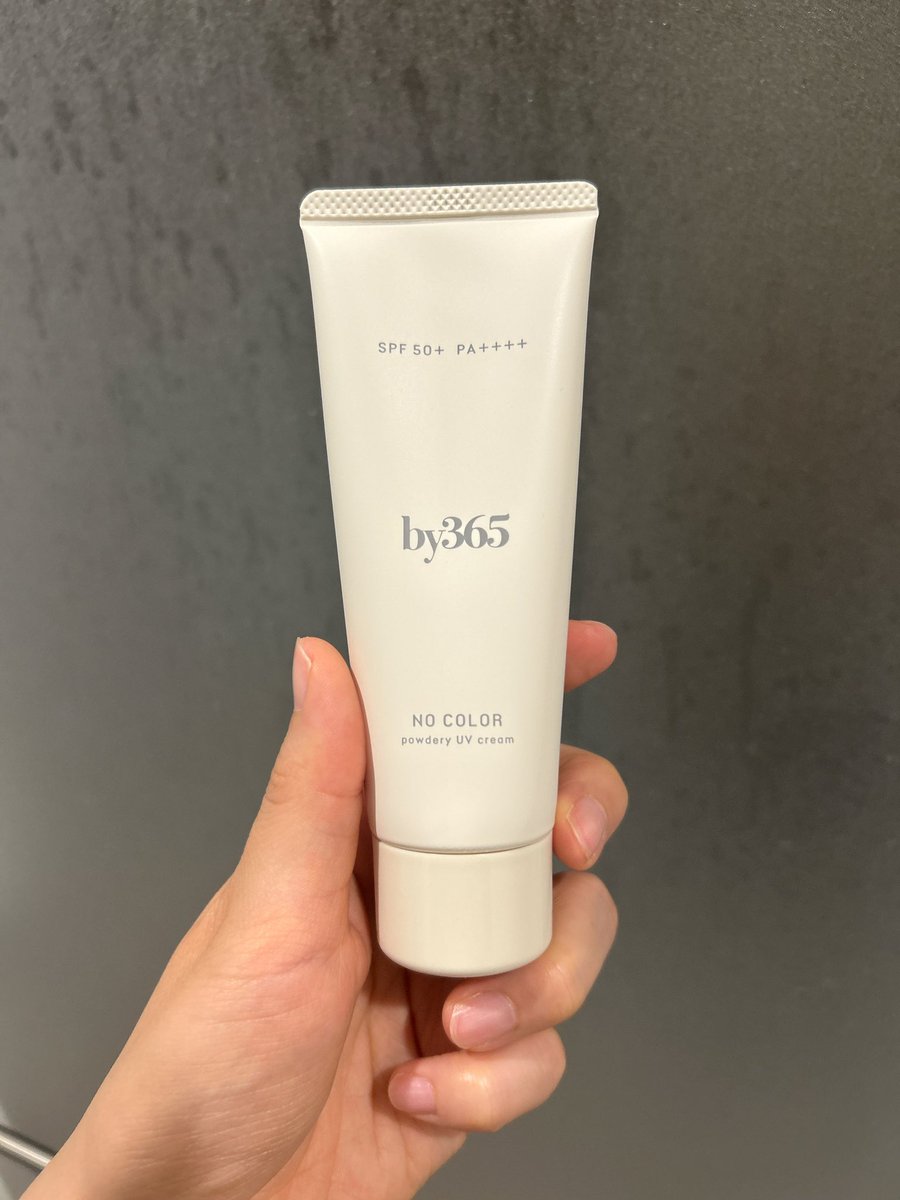 shining_bnd's tweet photo. この方の紹介してる日焼け止めが染みる方はこちらの日焼け止めの方が合ってるかもしれません。
薬局には置いてないところもあるけどLOFTやアインズ＆トルペでは大体置いてあります！ https://t.co/sB83ptfJna