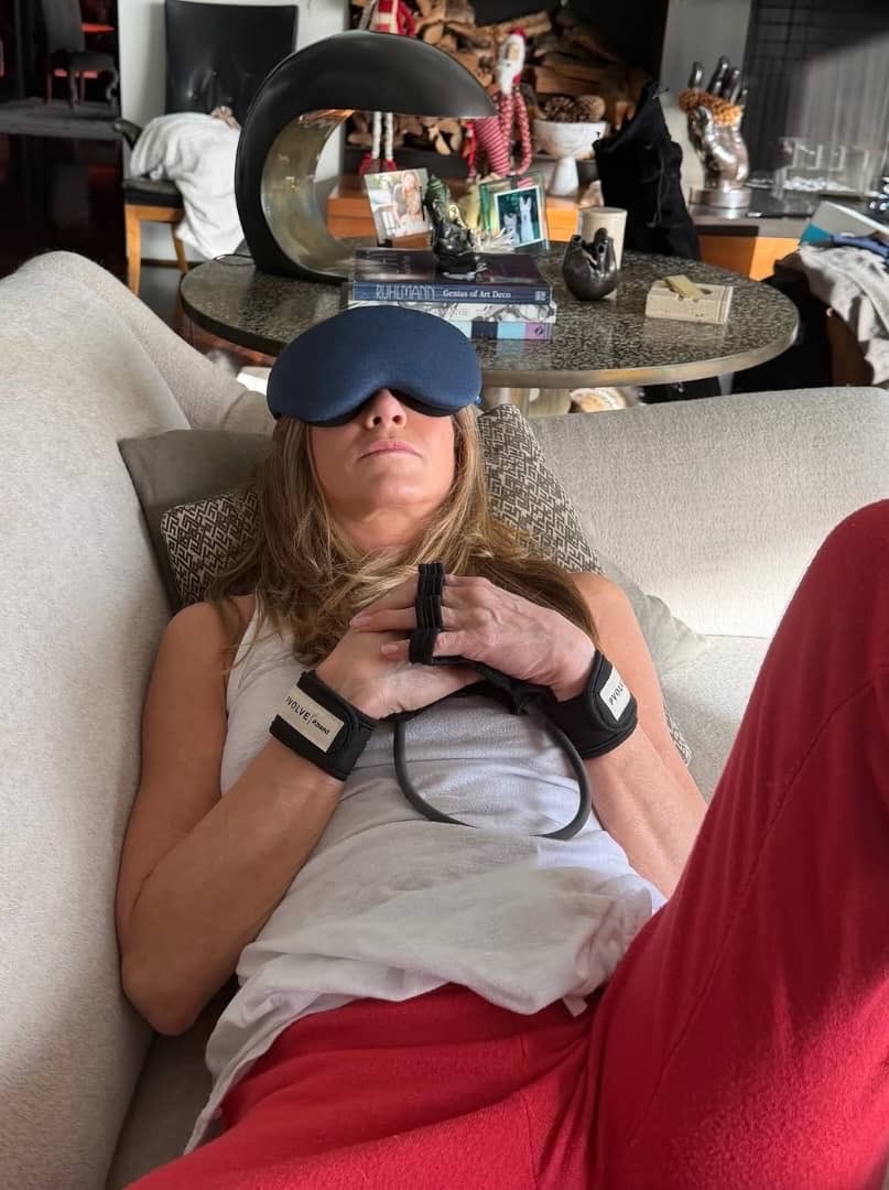 Jennifer anniston tweet media
