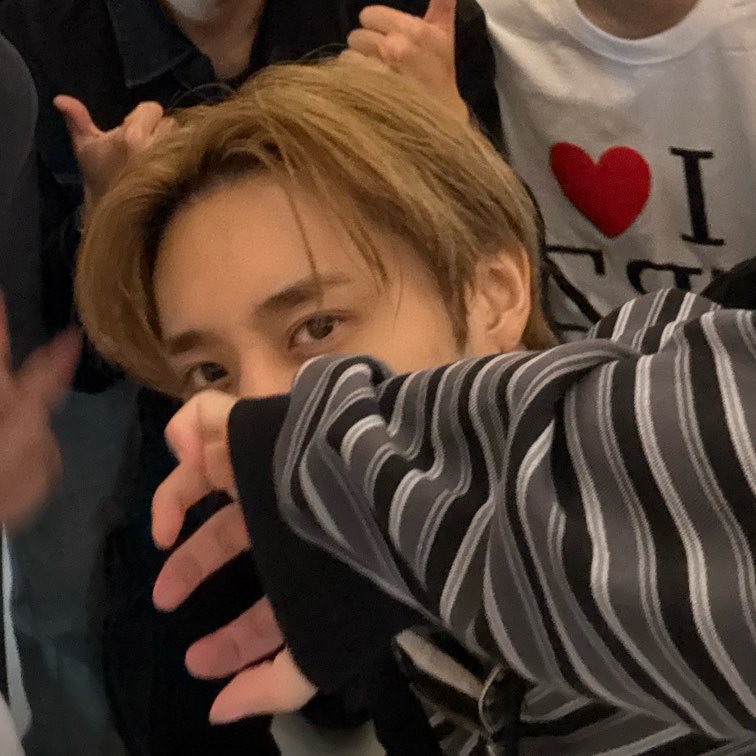 luvyasun's tweet photo. 와 나진짜선우너무좋음 ......... 찐한눈봐 .... https://t.co/zaNdvfbbon