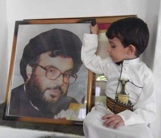 نحنُ أحببناكَ عِشقاً لا يَعرِفُهُ أهلُ الأرض يا عزيز اليمن..