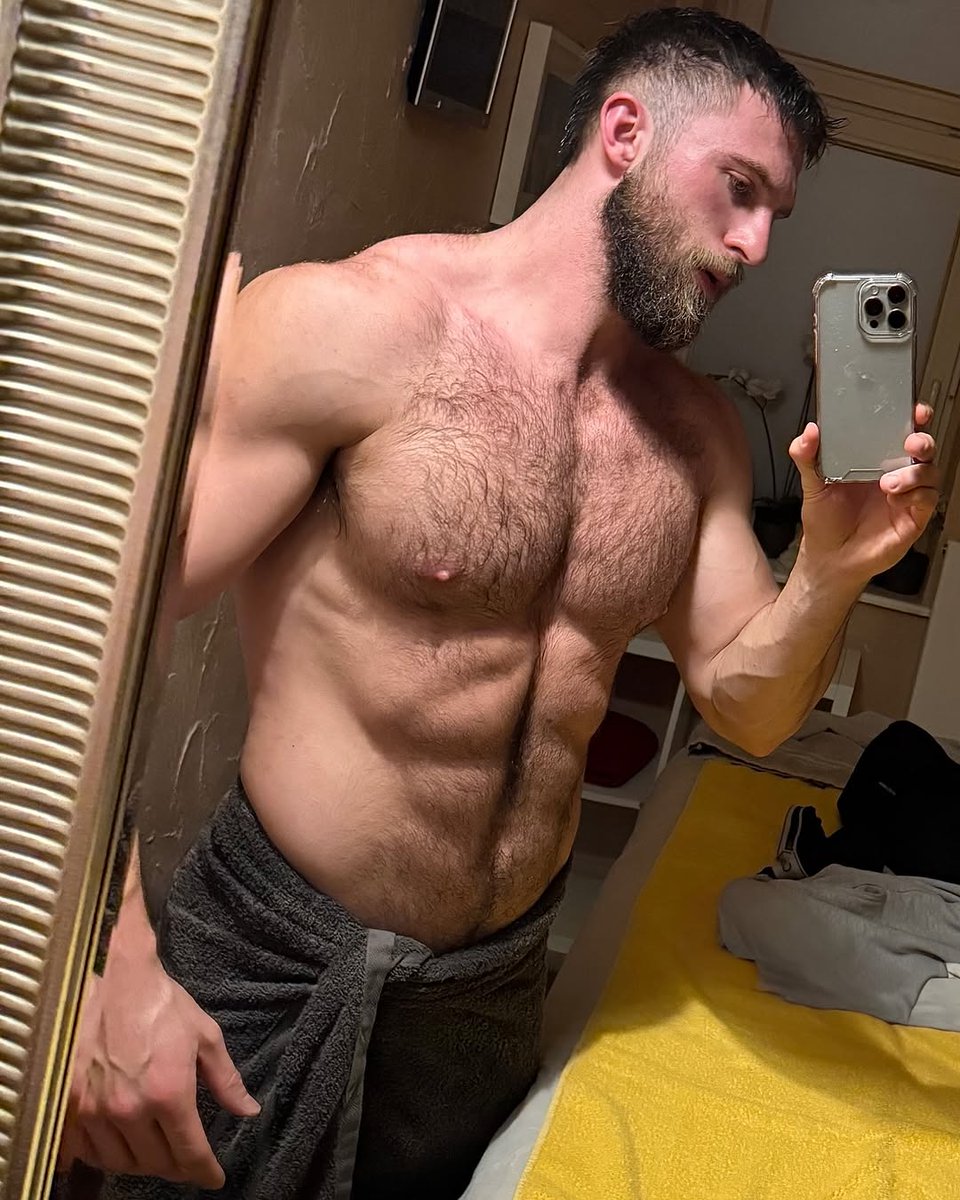 SerbianMuscle's tweet image. Hairy muscle stud Frank
Height: 187 cm / 6′ 2″
Weight: 100 kg / 220 lbs
#Hrvatska #Croatia