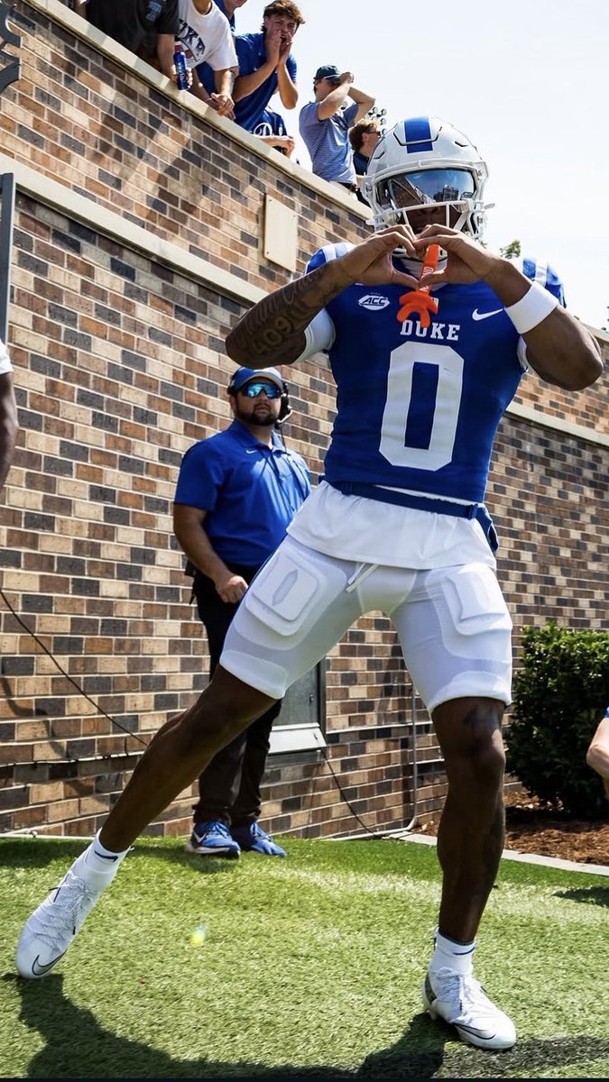 Cameronhurst___'s tweet photo. Blessed to receive an offer from duke!@Coach_Davis22 @buford_football @manleykyle @Coach_Thompson_ @ChadSimmons_ @TomLoy247 @247Sports https://t.co/qv7wWtj57f
