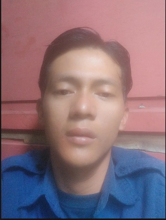 malfoydrcoL's tweet photo. Guyss hati hatii!! Nih orang maling barang (Laptop, HP dan BPKB motor tmn gw) dia GADAIII untuk JUDOLLL!!! Dia bikin temen gw kepikiran dan bingung mau CARI MAKAN dimana karna keadaaan temen gw lagi terpuruk.... 
Kalo ketemu sama nih ORANG HATI HATU GUYS
#maling  #orangyangdicari https://t.co/hCwEpC6pVc