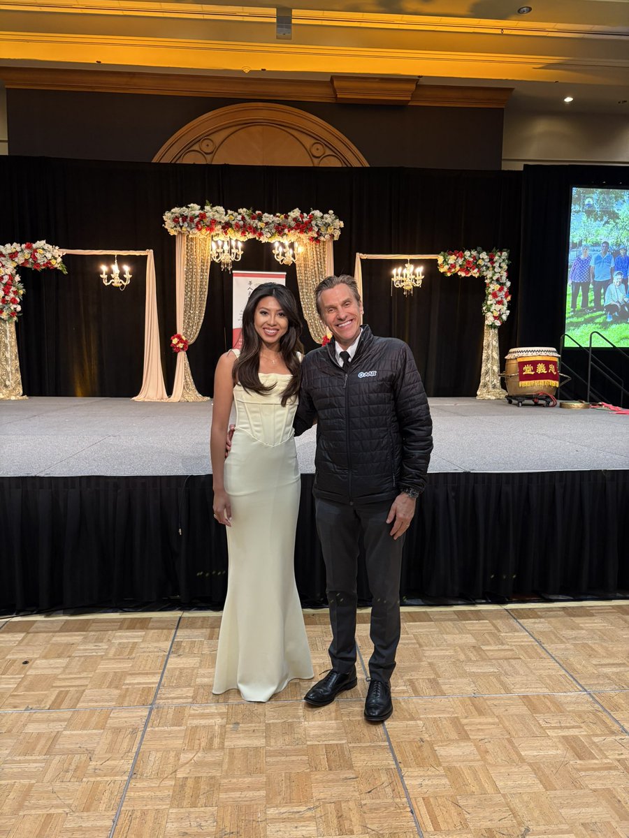 4geeman's tweet image. Love everything about the IMPACT of the @cmaachicago! Terrific energy &amp;amp; #GivingBack generosity last evening at the 45th Anniversary Annual #Gala in @chicago. #Gratitude to @ttinanguyen from @fox32news/@fox32sports for sharing your talents to raise important funds. VOICE &amp;amp; VISION.