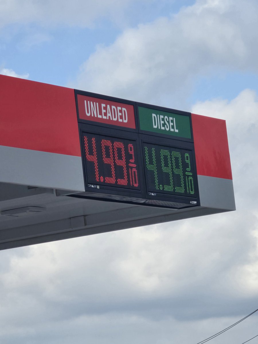 UnslovedAgain's tweet photo. Never seen gas this high in my area. Never. https://t.co/1fplZyRR49