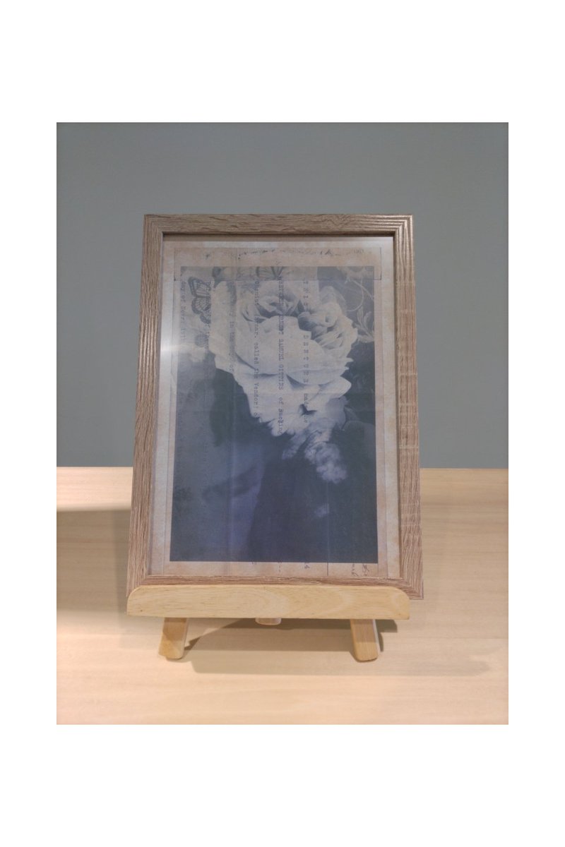 lana_bouloches's tweet photo. 高島屋で写真作品を２点展示して戴きました。有り難いです。ありがとうございました
ヾ(｡>﹏<｡)ﾉﾞ✧*。

テーマは「alice」です。

photo &amp;collage &amp;model: 毛玉。

#image
#alice
#高島屋
#exhibition 
#photography https://t.co/i7wVSLQIQd