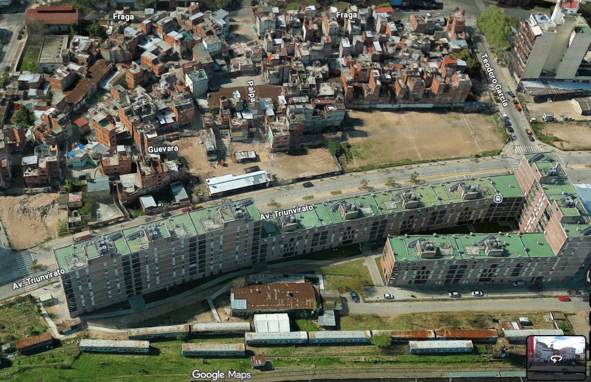 <a href="/tyagohome/">Gladiador Urbano</a> a todo esto, la villa de Fraga sigue ahi, no se erradicó. Construyeron -y regalaron- los departamentos nuevos en frente y para que?
Para que un okupa que antes tenia una casilla ahora tenga una casilla y un departamento para alquilar 😎