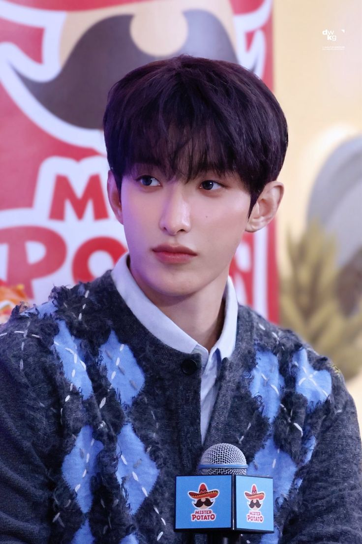 hourly dokyeom tweet media