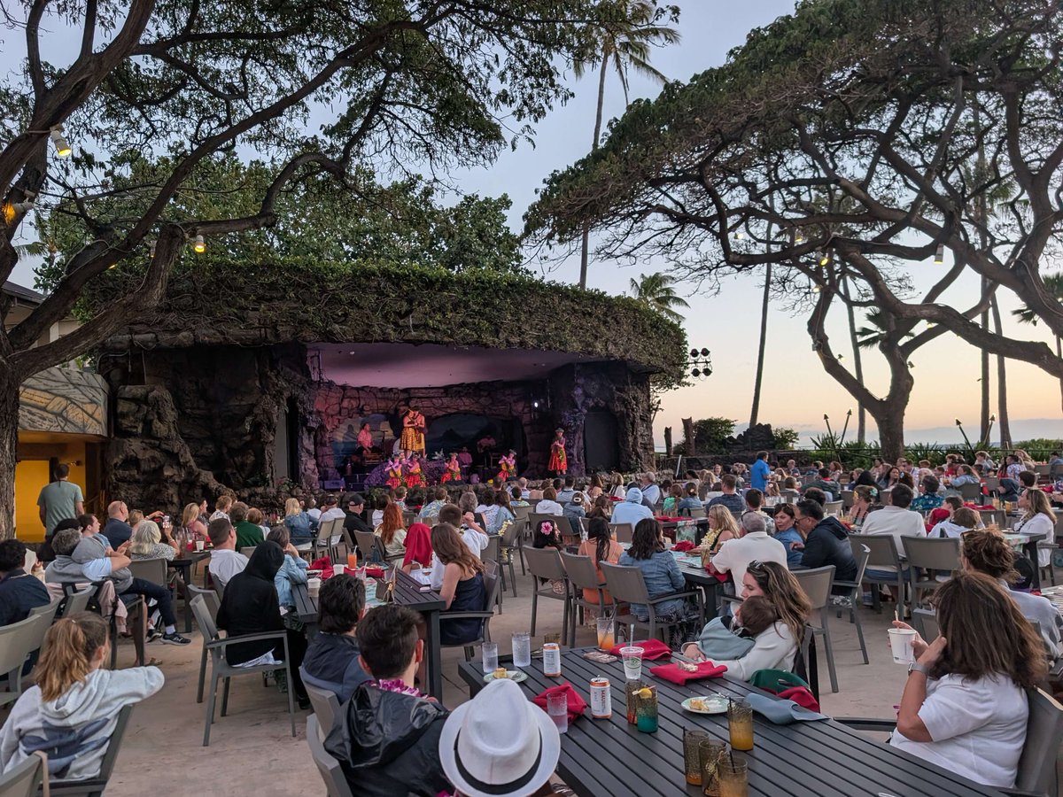 freshcruiser's tweet photo. Luau Review: Drums of the Pacific Luau at Hyatt Maui Resort and Spa  https://t.co/0iiQqnZd0u #hyatt #luau #maui #familytravel #travel #travelwithkids #HyattMaui
@HyattMaui https://t.co/UlryhvcchP