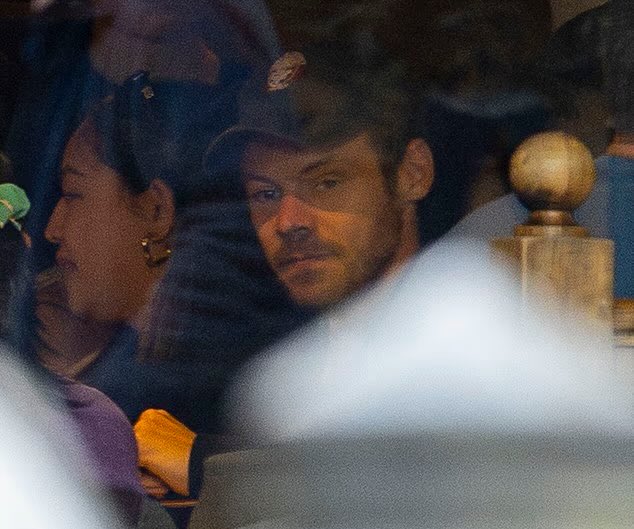 SiobhanAnne04's tweet photo. Harry looks done and people are still saying he's engaged https://t.co/elyTyZLTkh