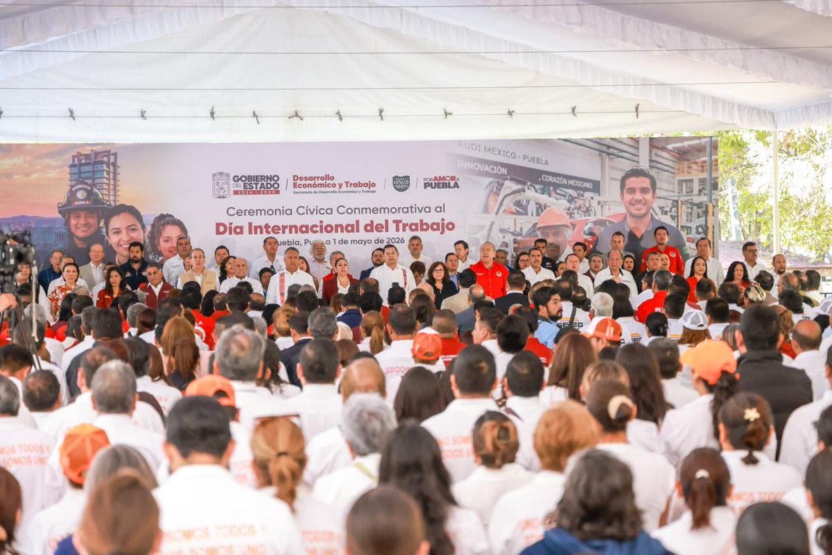 armentapuebla_'s tweet photo. ¡Todo nuestro respaldo para las y los trabajadores poblanos! 🇲🇽💪🏻

Junto al secretario general de la @CTMPuebla, @leobardosoto, el secretario general del SNTE, sección 23, @joseluis253016, el secretario general del SNTE, sección 51, @R_AlfredoGP, titulares de organismos empresariales y autoridades de los 3 órdenes de gobierno, llevamos a cabo el Desfile y la Ceremonia Cívica Conmemorativa al Día Internacional del Trabajo.🔨👷🏻👏🏻