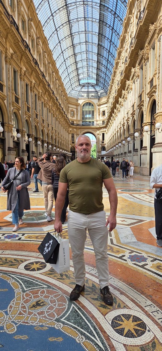 romegladiator's tweet photo. In one of the fashion capitals of the world...and somehow I showed up dressed like practical dad on a quick errand

If Miranda saw me right now, she wouldn’t even raise an eyebrow—she’d just say:

You don’t have a sense of style. Or fashion

#milan #fashionfail https://t.co/W8F0kRW2K7