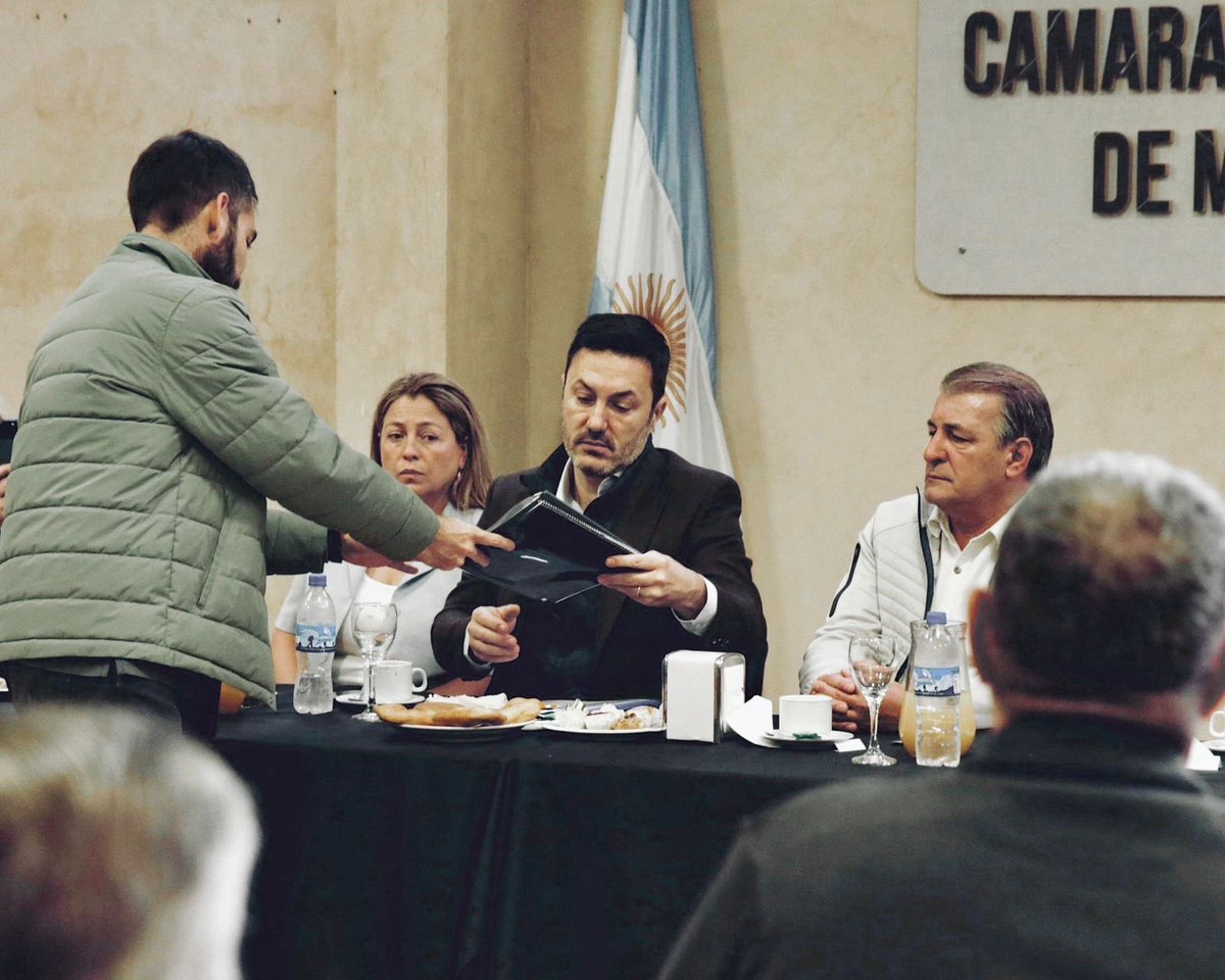Luis Petri tweet media