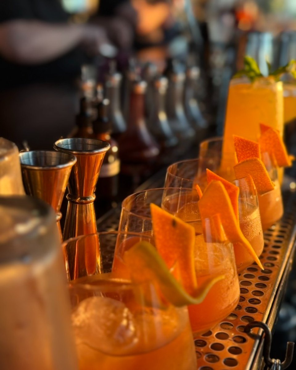 71Above's tweet photo. Golden hour is for cocktails and city views.
#71Above #DTLA #LosAngeles #Cocktail https://t.co/Fh1riwPQmR