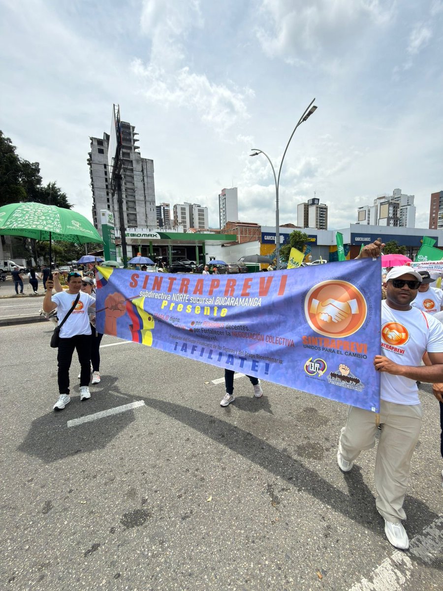 CanalTRO's tweet image. #Noticia 🔴 | Avanza la jornada de movilización por el Día del Trabajador en Bucaramanga. A esta hora, la concentración se desarrolla en el Parque de los Niños, donde han ido llegando los manifestantes tras el recorrido por las principales vías de la ciudad.

La actividad reúne a