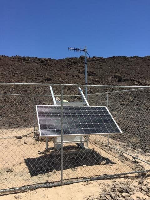 CaltechSeismo's tweet photo. #FieldPhotoFriday It may not be exciting like Kilauea or any other currently erupting volcano, but we do have volcanic regions in SoCal, which is why we monitor specific "Swarm Regions" more here: https://t.co/Yj2SXLmmEy 
Anyway... here is a station that had some maintenance recently... that is literally right next to an old volcano in the Mojave!