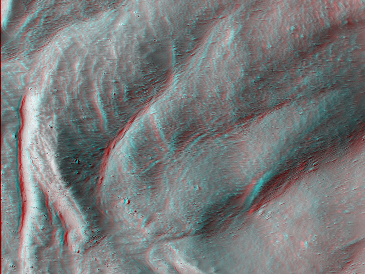 HiRISE's tweet image. HiRISE 3D: Karzok Crater

This image features spectacular slumping features within this impact crater, which is located high up on Olympus Mons. 

uahirise.org/anaglyph/ESP_0…
NASA/JPL-Caltech/University of Arizona
#Mars #NASA #science