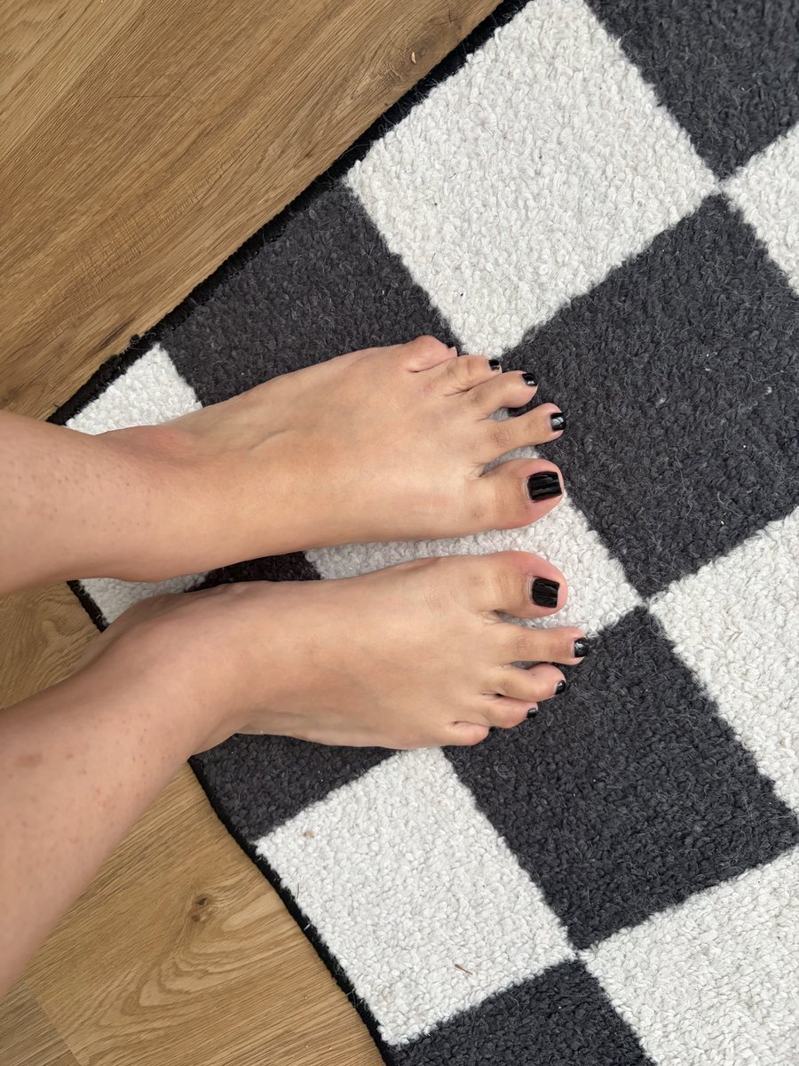 DaFeetPlease's tweet photo. I wish I could have a free pedicure 😩

#femdom #findom #feet #feetpics #amateur https://t.co/DdneaNqM6Q
