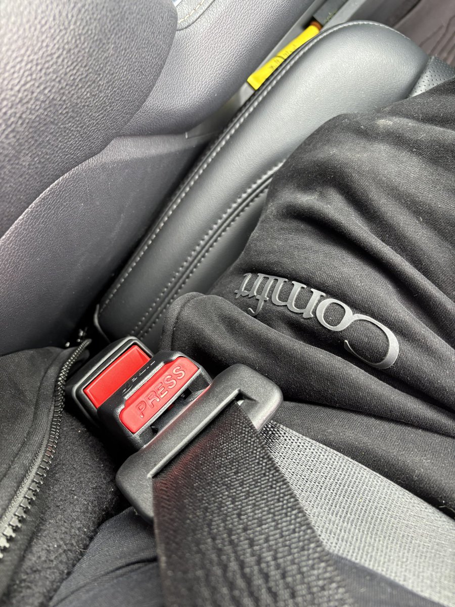my dad has a seat belt extender in his car
for the sole purpose of not having the sensor beep nonstop cuz he doesn’t like wearing a seatbelt🤦🏼‍♀️