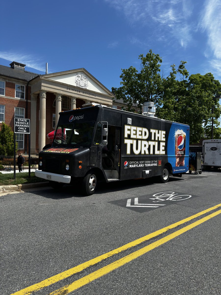 UMDdining's tweet photo. Feed The Turtle food truck open now until 4pm. Chapel Lane. Check it out! 🔥 https://t.co/4dz62oWxhk
