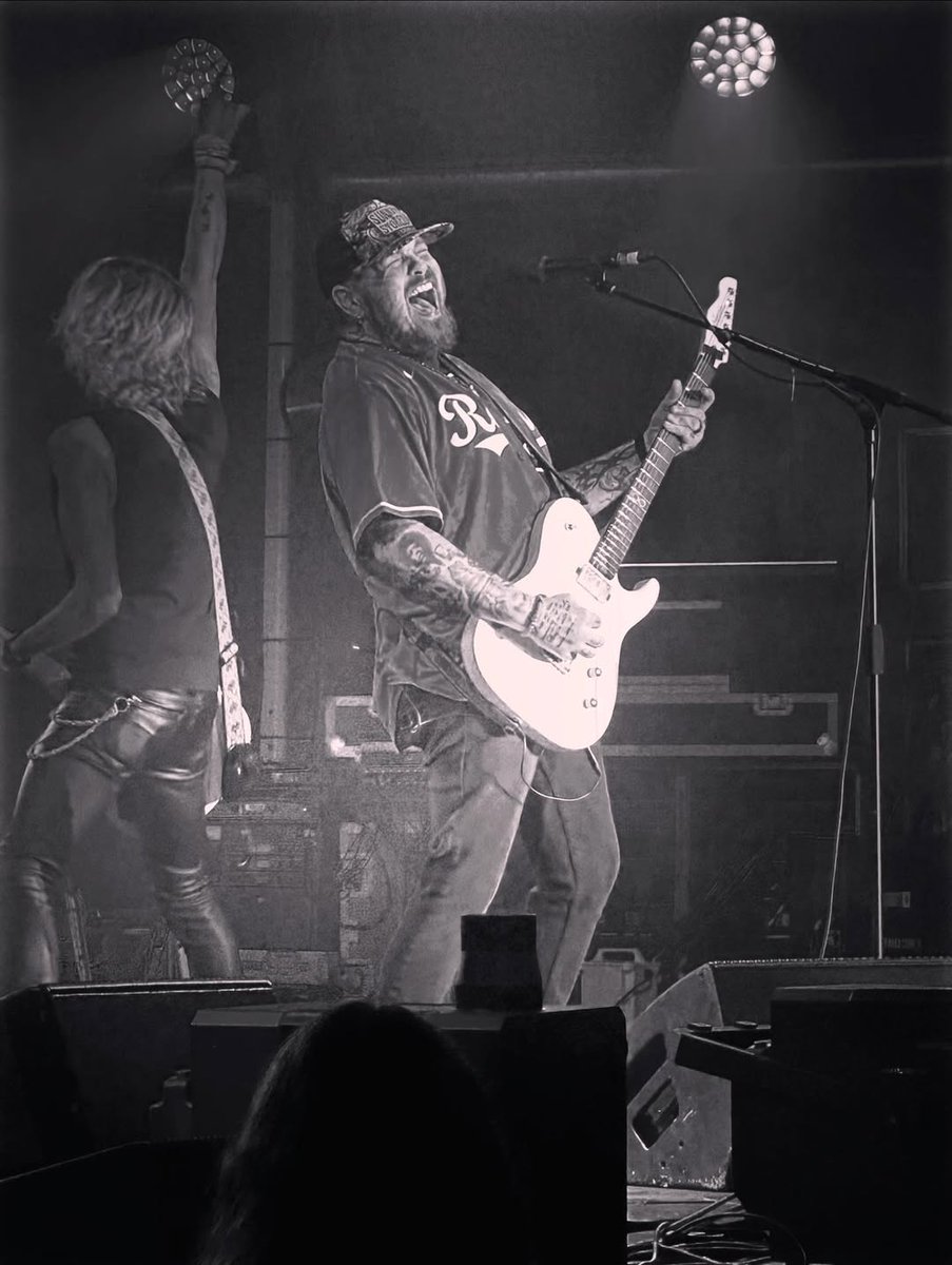 Grand Island, Nebraska! We're coming to you! We'll be rockin' out at The Filling Station of June 27th! Tickets are on sale, so go 'em now and we'll see y'all soon! 🤘 vist.ly/42m65
