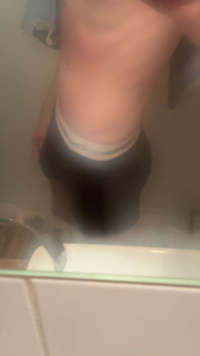 hotblondetwinkk's tweet photo. RT if u wanna see unblurred :3 https://t.co/1xtVcAibed