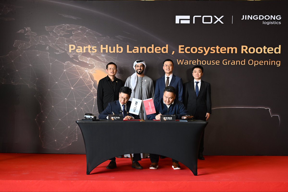Emirates247's tweet image. Operating from Jebel Ali, ROX is reinforcing the UAE’s status as a global investment leader. This partnership with JINGDONG focuses on localizing advanced technology and driving national economic growth.
 
#ROX #JINGDONGLogistics #UAE #MENA #JebelAli #PartsHub #CarMaintenance
#Ad