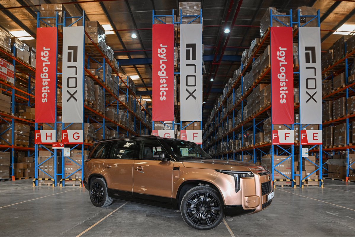 Emirates247's tweet image. Operating from Jebel Ali, ROX is reinforcing the UAE’s status as a global investment leader. This partnership with JINGDONG focuses on localizing advanced technology and driving national economic growth.
 
#ROX #JINGDONGLogistics #UAE #MENA #JebelAli #PartsHub #CarMaintenance
#Ad