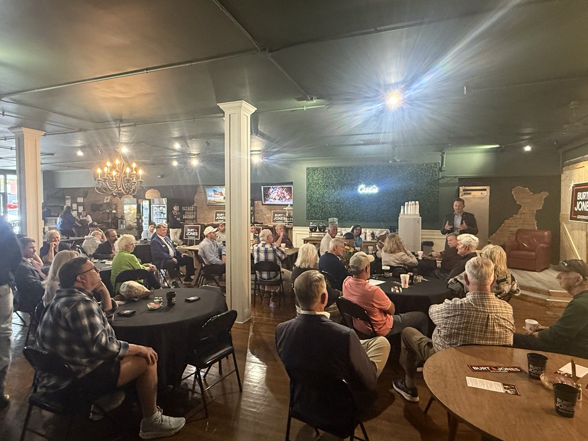 burtjonesforga's tweet photo. Great time yesterday in Calhoun! Thank you all for the warm welcome and strong support! #gapol https://t.co/pnT5LaMmg2