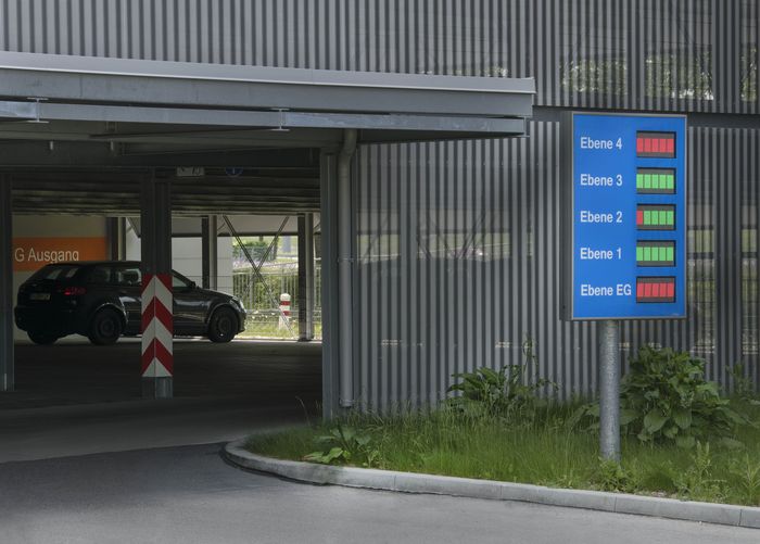 mz_storymakers's tweet image. Wenn die #Schweiz 10 Millionen Einwohner hat, könnte man an Friedhöfen elektronische Anzeigetafeln wie bei Parkhäusern anbringen. Wenn jemand verstorben ist, darf eine Schweizer Familie ein Kind bekommen. Nach Gen-Analyse wie bei #Gattaca. #10MioCH #Abst26 #Chaosinitiative 🇨🇭