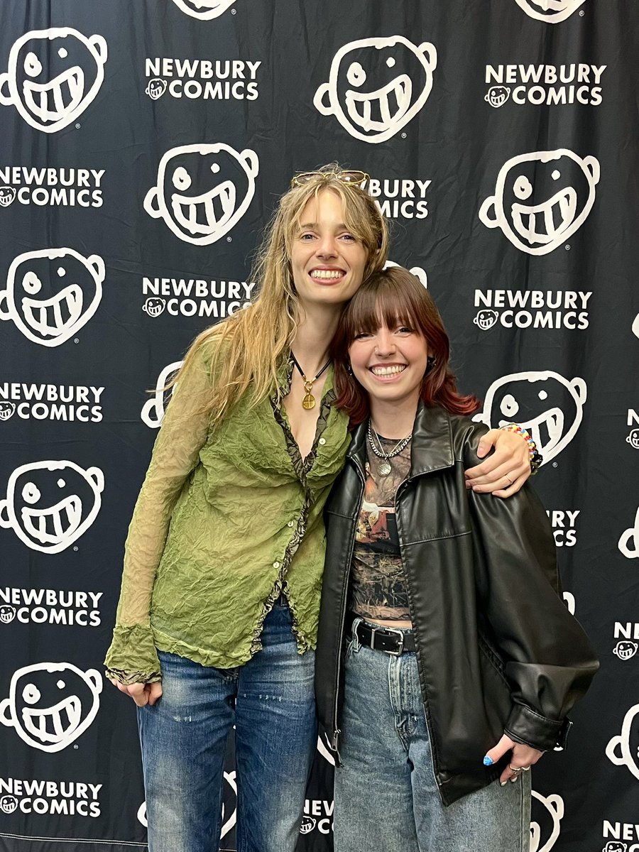⋆.˚✮ kelsey ✮˚.⋆ MET MAYA HAWKE tweet media