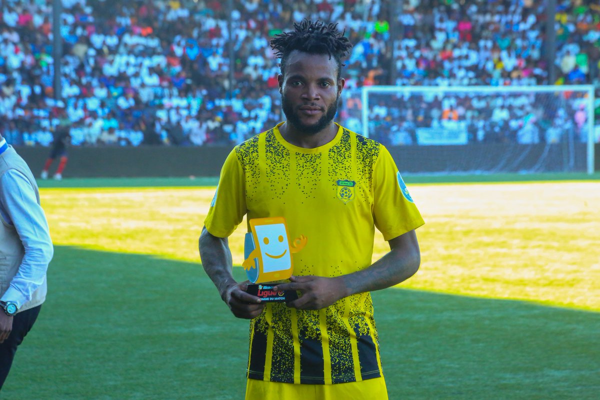 AsManiema's tweet photo. Jeancy #Lita Demani élu homme du match
#Linafoot #Playoffs #HommeDuMatch
https://t.co/DW3gCEX1TB https://t.co/yrb8WLbzue
