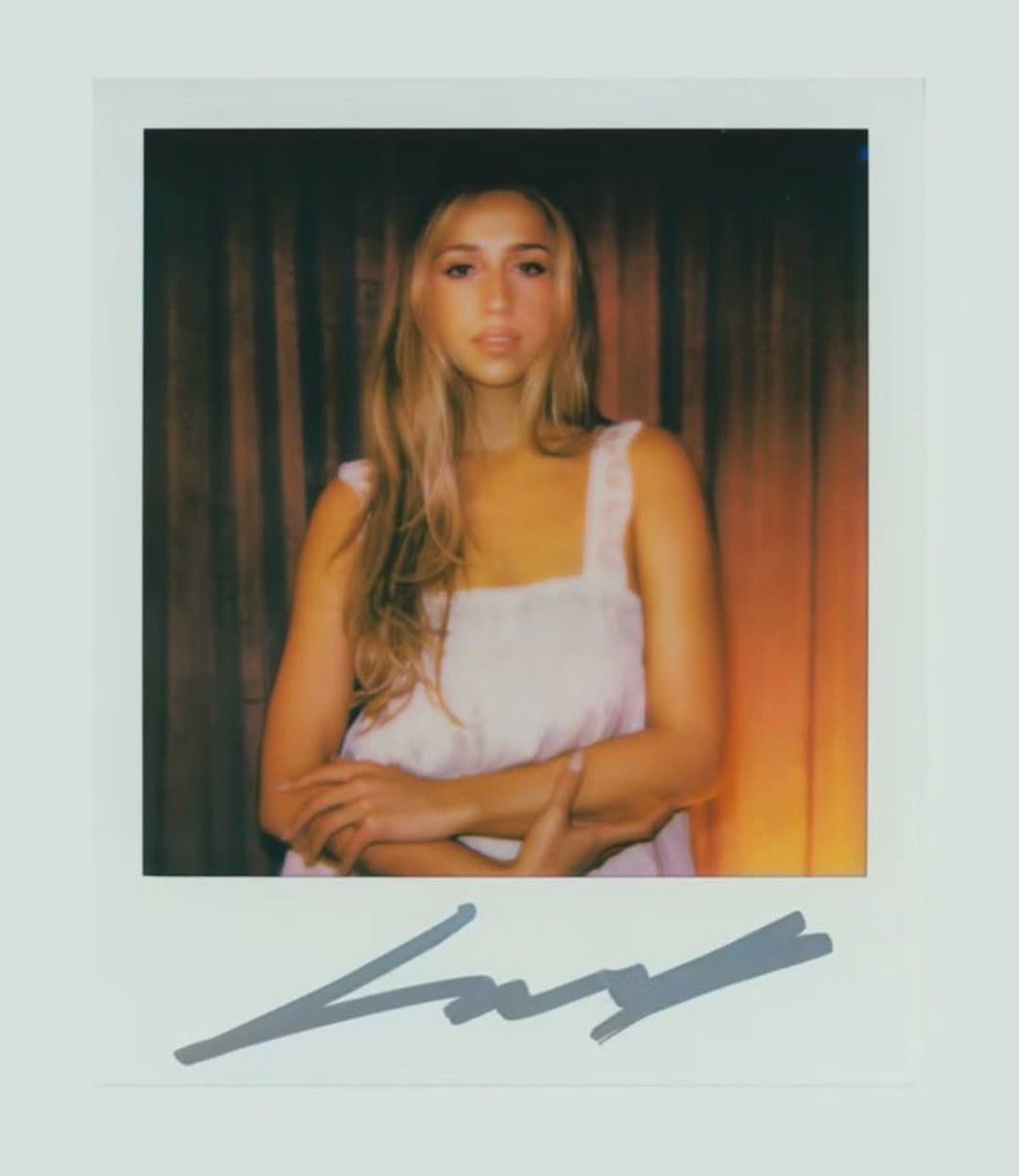 t8mcraetours's tweet photo. 📸 | Polaroids of Tate McRae at the Billboard Women in Music event! https://t.co/Fo3BOLCErh